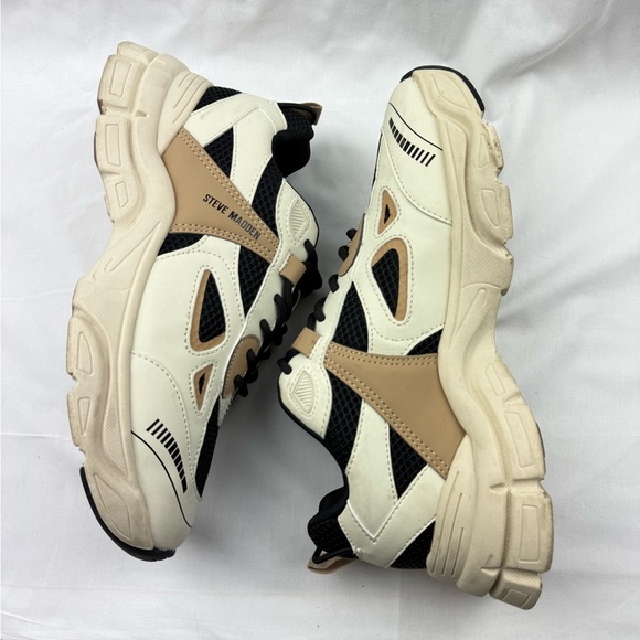 Steve Madden Clydie Chunky Platform Sneakers in a tan, black size 8.5 - Picture 5 of 7